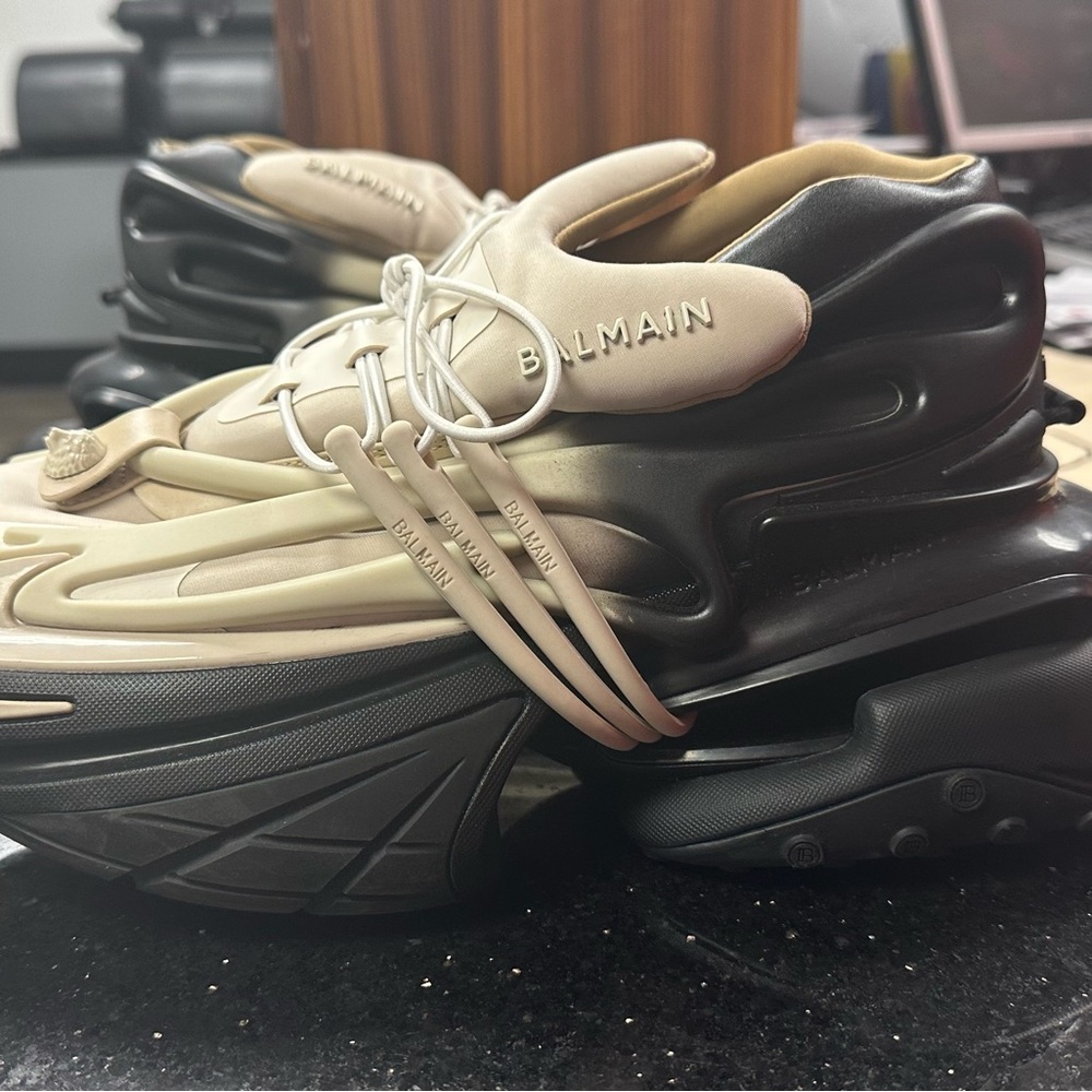 Men’s balmain unicorn sneakers. Size 10.5. Wore once